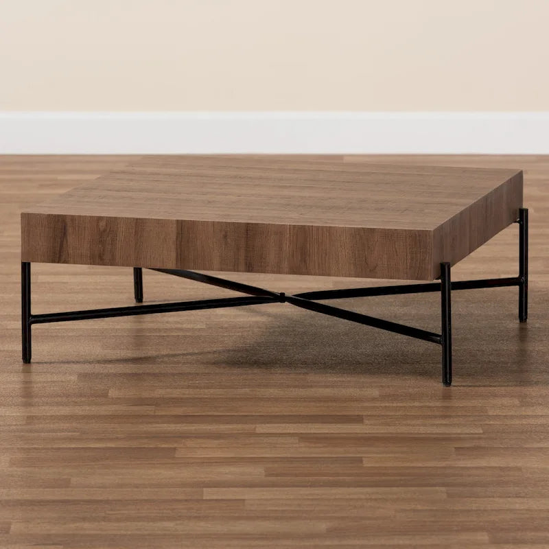 Table basse en bois couleur noyer et métal noir au style industriel moderne